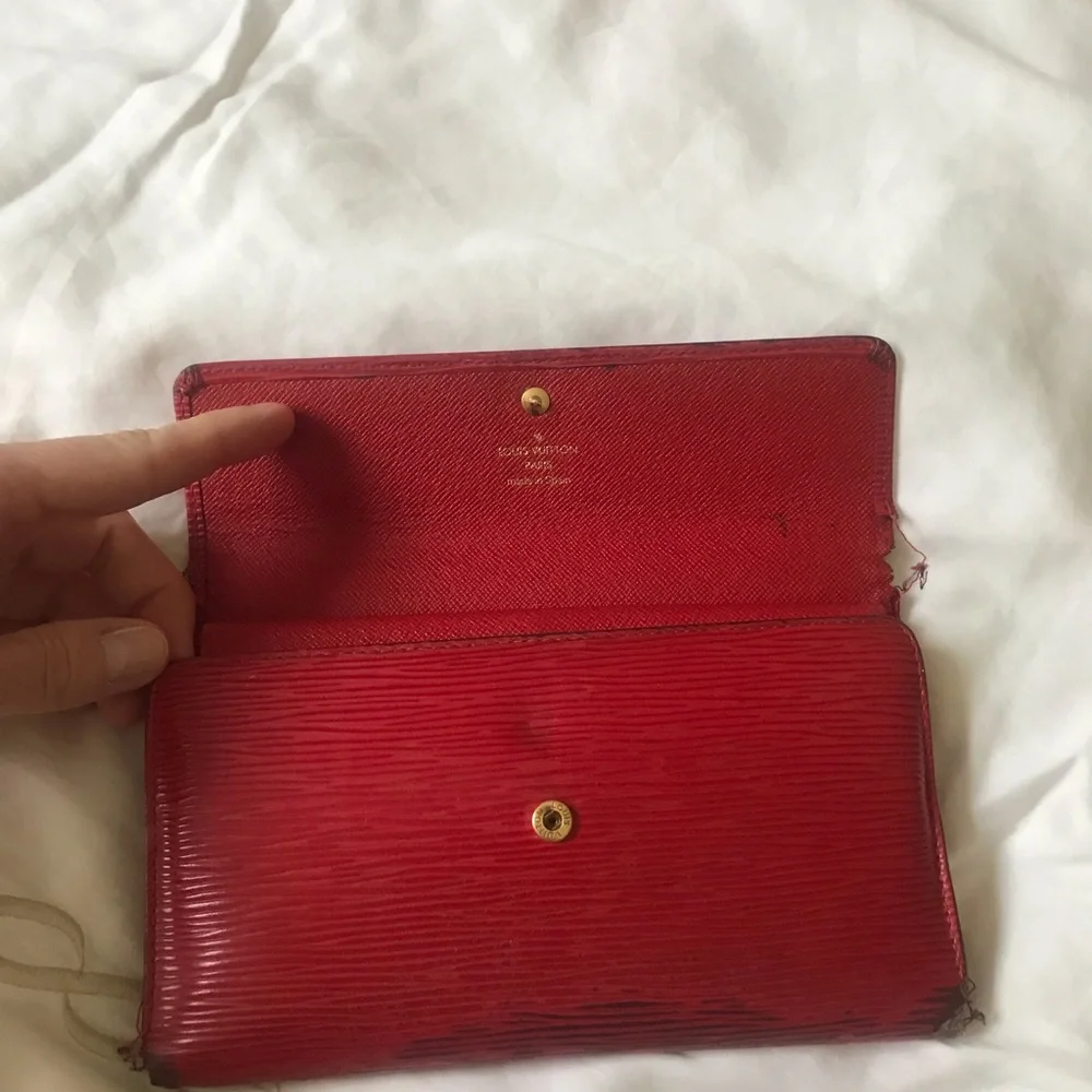 Louis Vuitton Epi wallet